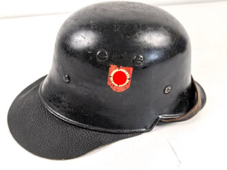 Feuerwehr III.Reich, Stahlhelm mit Nackenschutz in gutem Zustand. In allen Teilen Original, getragenes Stück in gutem Gesamtzustand.