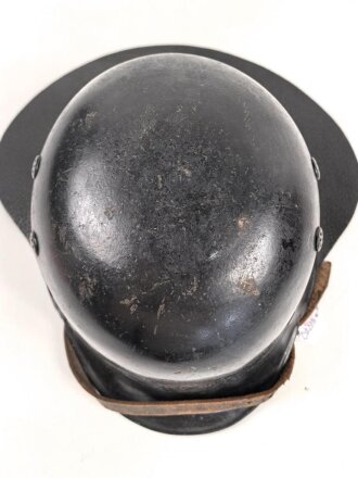 Feuerwehr III.Reich, Stahlhelm mit Nackenschutz in gutem Zustand. In allen Teilen Original, getragenes Stück in gutem Gesamtzustand.
