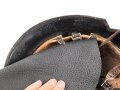 Feuerwehr III.Reich, Stahlhelm mit Nackenschutz in gutem Zustand. In allen Teilen Original, getragenes Stück in gutem Gesamtzustand.
