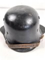 Feuerwehr III.Reich, Stahlhelm mit Nackenschutz in gutem Zustand. In allen Teilen Original, getragenes Stück in gutem Gesamtzustand.