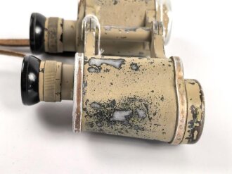 Dienstglas 6 x 30 Wehrmacht. Sandfarbener Originallack, "Dienstglas" rausgekratzt, linker Verstellring ohne Funktion, durchsicht rechts verschmutzt.