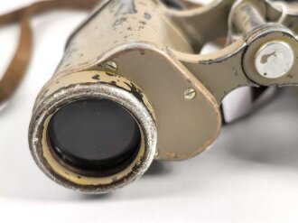 Dienstglas 6 x 30 Wehrmacht. Sandfarbener Originallack, "Dienstglas" rausgekratzt, linker Verstellring ohne Funktion, durchsicht rechts verschmutzt.