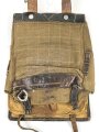 Tornister Wehrmacht. Getragenes Stück in gutem Gesamtzustand, modifiziertes Koppeltragegestell als Trageriemen, datiert 1940