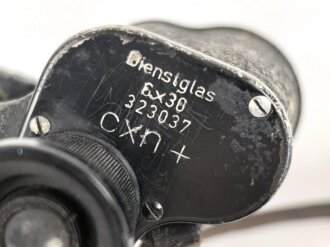 Dienstglas 6 x 30 Wehrmacht. Hersteller cxn, Verstellring rechts hakt etwas,  Strichplatte schwach sichtbar.