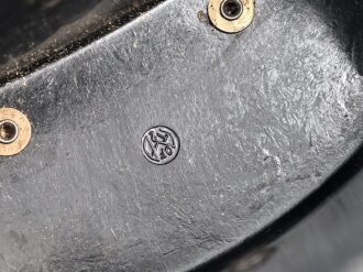 Behälter zum Dienstglas 6 x 30 der Wehrmacht aus schwarzer Preßmasse. gebraucht, guter Gesamtzustand