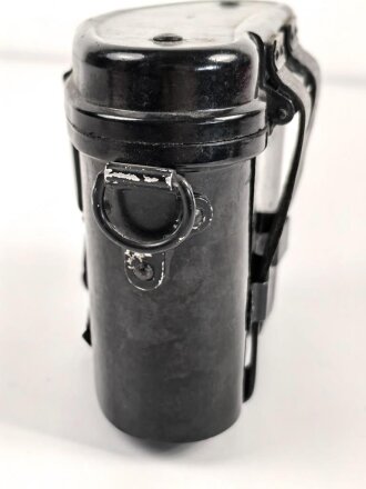 Behälter zum Dienstglas 6 x 30 der Wehrmacht aus schwarzer Preßmasse. gebraucht, guter Gesamtzustand