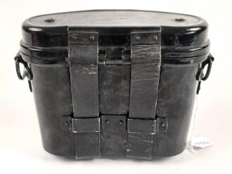 Behälter zum Dienstglas 6 x 30 der Wehrmacht aus schwarzer Preßmasse. gebraucht, guter Gesamtzustand