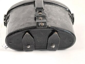 Behälter zum Dienstglas 6 x 30 der Wehrmacht aus schwarzer Preßmasse. gebraucht, guter Gesamtzustand