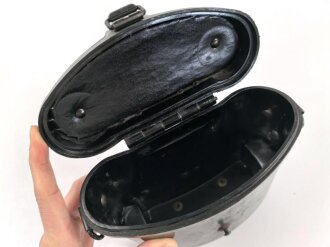 Behälter zum Dienstglas 6 x 30 der Wehrmacht aus schwarzer Preßmasse. gebraucht, guter Gesamtzustand