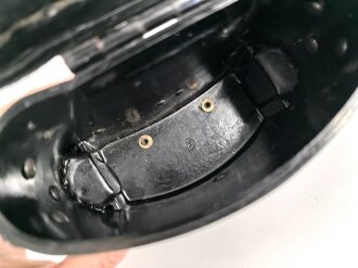 Behälter zum Dienstglas 6 x 30 der Wehrmacht aus schwarzer Preßmasse. gebraucht, guter Gesamtzustand