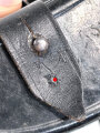 Behälter zum Dienstglas 6 x 30 der Wehrmacht aus schwarzer Preßmasse. gebraucht, guter Gesamtzustand