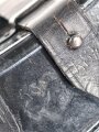 Behälter zum Dienstglas 6 x 30 der Wehrmacht aus schwarzer Preßmasse. gebraucht, guter Gesamtzustand