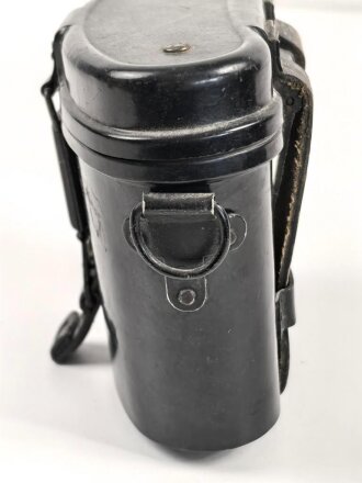 Behälter zum Dienstglas 6 x 30 der Wehrmacht aus schwarzer Preßmasse. gebraucht, guter Gesamtzustand