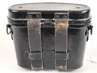 Behälter zum Dienstglas 6 x 30 der Wehrmacht aus schwarzer Preßmasse. gebraucht, guter Gesamtzustand