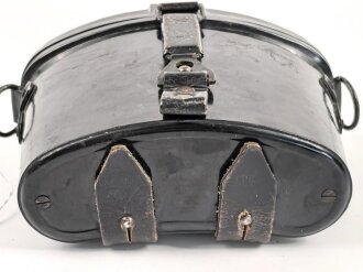 Behälter zum Dienstglas 6 x 30 der Wehrmacht aus schwarzer Preßmasse. gebraucht, guter Gesamtzustand