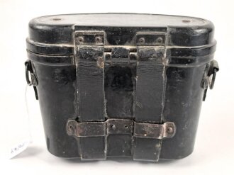 Behälter zum Dienstglas 6 x 30 der Wehrmacht aus schwarzer Preßmasse. gebraucht, guter Gesamtzustand