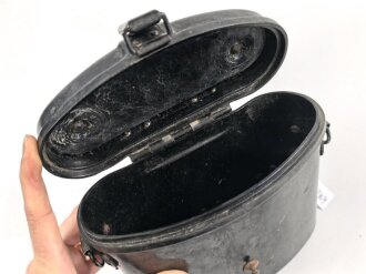 Behälter zum Dienstglas 6 x 30 der Wehrmacht aus schwarzer Preßmasse. gebraucht, guter Gesamtzustand