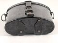 Behälter zum Dienstglas 6 x 30 der Wehrmacht aus schwarzer Preßmasse. gebraucht, guter Gesamtzustand