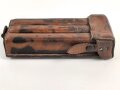 Magazintasche Steyr MP34 aus Leder. Im Deckel undeutlich gestempelt, sonst keine Markierungen. Prym 6 Druckknöpfe