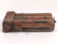 Magazintasche Steyr MP34 aus Leder. Im Deckel undeutlich gestempelt, sonst keine Markierungen. Prym 6 Druckknöpfe