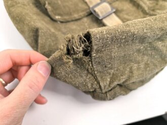 Pionier Seitentasche zum umhängen für 1 und 3 kg Ladungen , getragenes Stück, mit italienischem Beutetrageriemen versehen