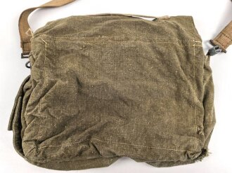 Pionier Seitentasche zum umhängen für 1 und 3 kg Ladungen , getragenes Stück, mit italienischem Beutetrageriemen versehen
