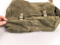 Pionier Seitentasche zum umhängen für 1 und 3 kg Ladungen , getragenes Stück, mit italienischem Beutetrageriemen versehen