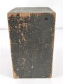 Transportkasten für " J-Feder 504 " 21 Tage Zeitzünder der Wehrmacht für maximal 504 Stunden Laufzeit. Mit zugehörigem Prüfbuch. Guter Zustand