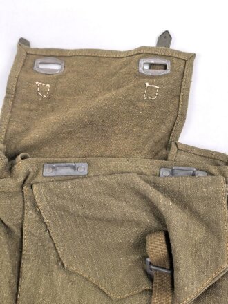 Paar Koppeltaschen für Pioniere der Wehrmacht. Guter Zustand, der Verbindungsriemen durchgeschnitten, Ein Schnallriemen leicht defekt, sonst sehr guter Zustand