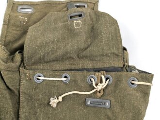 Paar Koppeltaschen für Pioniere der Wehrmacht. Guter Zustand, der Verbindungsriemen durchgeschnitten, Ein Schnallriemen leicht defekt, sonst sehr guter Zustand