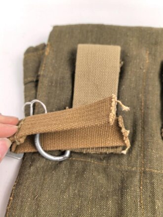 Paar Koppeltaschen für Pioniere der Wehrmacht. Guter Zustand, der Verbindungsriemen durchgeschnitten, Ein Schnallriemen leicht defekt, sonst sehr guter Zustand