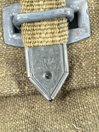 Paar Koppeltaschen für Pioniere der Wehrmacht. Guter Zustand, der Verbindungsriemen durchgeschnitten, Ein Schnallriemen leicht defekt, sonst sehr guter Zustand