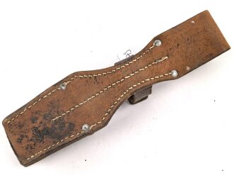 Koppelschuh für ein Seitengewehr M94/98 zum k98 der Wehrmacht. Getragenes Stück mit Reichsbetriebsnummer