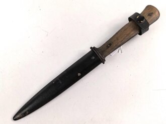Nahkampfmesser Wehrmacht. Seltene Ausführung von "Tiger Solingen"  in gutem Gesamtzustand. Ungereinigtes Stück