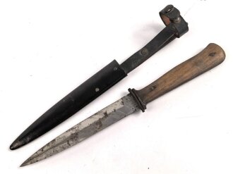 Nahkampfmesser Wehrmacht. Seltene Ausführung von "Tiger Solingen"  in gutem Gesamtzustand. Ungereinigtes Stück