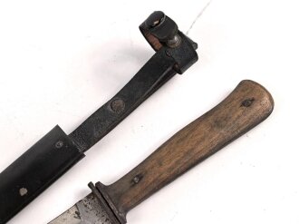 Nahkampfmesser Wehrmacht. Seltene Ausführung von "Tiger Solingen"  in gutem Gesamtzustand. Ungereinigtes Stück