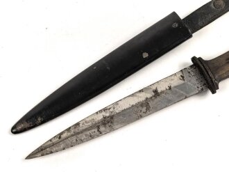 Nahkampfmesser Wehrmacht. Seltene Ausführung von "Tiger Solingen"  in gutem Gesamtzustand. Ungereinigtes Stück