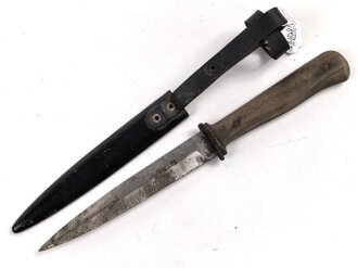 Nahkampfmesser Wehrmacht. Seltene Ausführung von "Tiger Solingen"  in gutem Gesamtzustand. Ungereinigtes Stück
