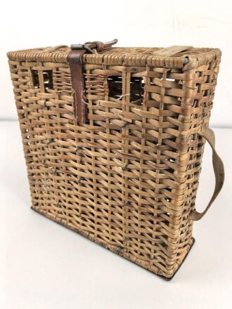 Geschoßkorb Wehrmacht, ungereinigtes Stück, Maße 36 x 37 x 10cm