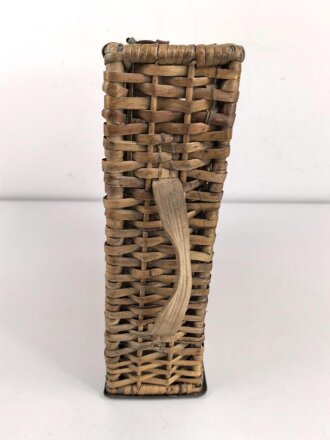 Geschoßkorb Wehrmacht, ungereinigtes Stück, Maße 36 x 37 x 10cm