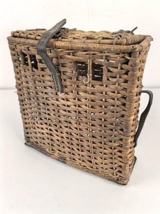 Geschoßkorb Wehrmacht, ungereinigtes Stück, datiert 1938, Maße 36 x 37 x 10cm