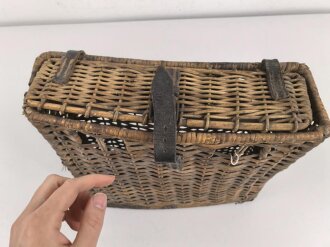 Geschoßkorb Wehrmacht, ungereinigtes Stück, datiert 1938, Maße 36 x 37 x 10cm