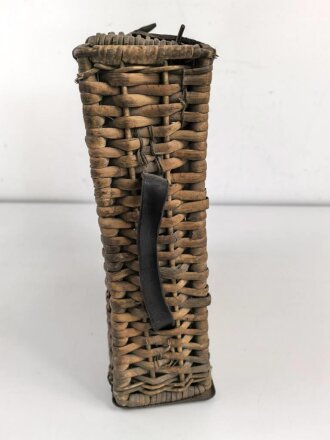 Geschoßkorb Wehrmacht, ungereinigtes Stück, datiert 1938, Maße 36 x 37 x 10cm