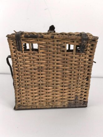 Geschoßkorb Wehrmacht, ungereinigtes Stück, datiert 1938, Maße 36 x 37 x 10cm