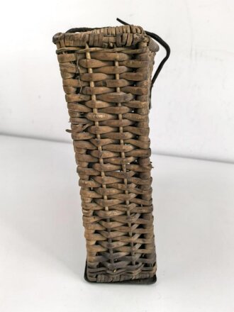 Geschoßkorb Wehrmacht, ungereinigtes Stück, datiert 1938, Maße 36 x 37 x 10cm