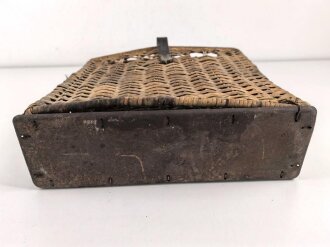 Geschoßkorb Wehrmacht, ungereinigtes Stück, datiert 1938, Maße 36 x 37 x 10cm