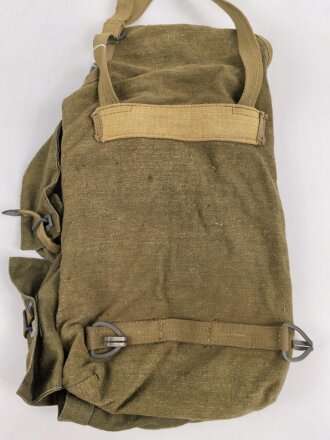 Pionier Rucksack für 3kg Ladungen und das Kochgeschirr. Seltene Variante mit angenähten Trageriemen