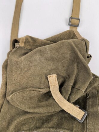 Pionier Rucksack für 3kg Ladungen und das Kochgeschirr. Seltene Variante mit angenähten Trageriemen