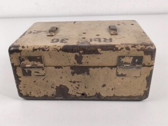 Transportkasten zum Rundblickfernrohr 36 der Wehrmacht. Originallack, ungereinigtes Stück