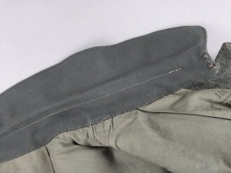 1.Weltkrieg, Feldbluse Modell 1915 für einen Angehörigen im Württembergischen Fußartillerie Regiment No. 13.  Kammerstück in gutem Zustand, lediglich ein Schaden im Bereich der linken Brust.